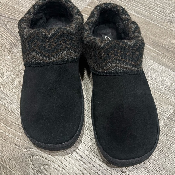 Women’s Clog Slipper. Clark’s Knit Collar. Women’s. 
Casual/comfortable. - Picture 1 of 7